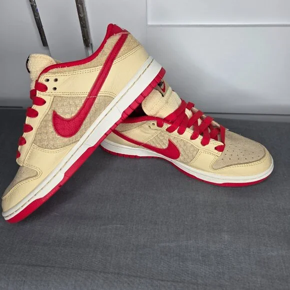 Nike Dunk Low Retro SE "Strawberry Waffle" Sneakers - Mens 8.5 - NWOT - Picture 2 of 10